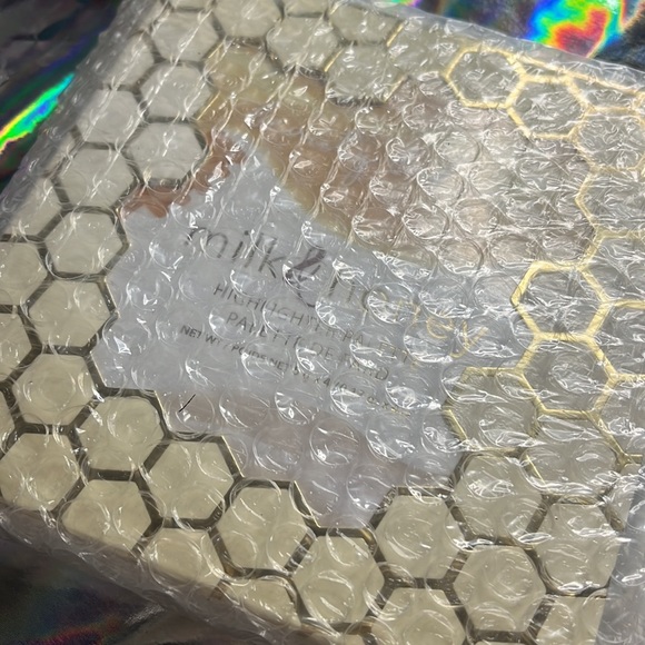 Beauty Bakerie MILK & HONEY HIGHLIGHTER PALETTE - Picture 2 of 5